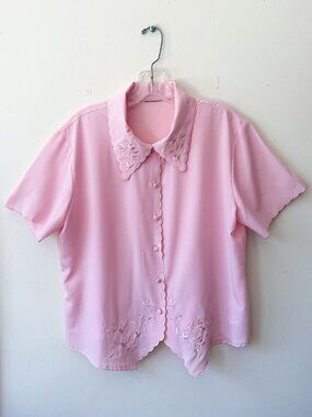 🌸 Vintage Pink Embroidered Button-Down Blouse — Size L